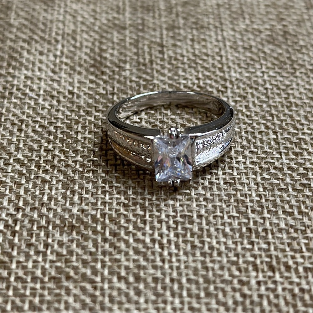 NWOT Baguette Solitaire Ring 💍